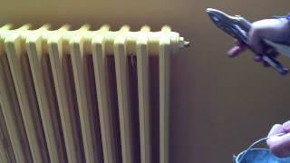 Purger un radiateur  conseil maison [upl. by Gnilyam]